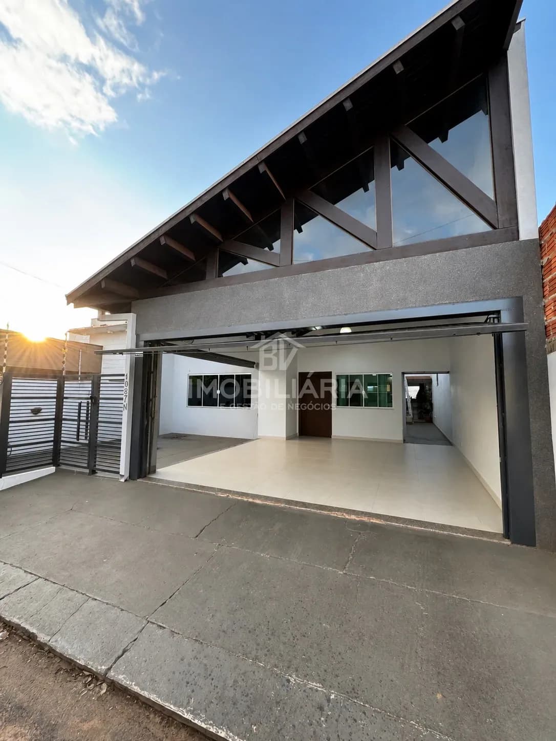 Casa à venda no Jardim Tarumã — fachada principal