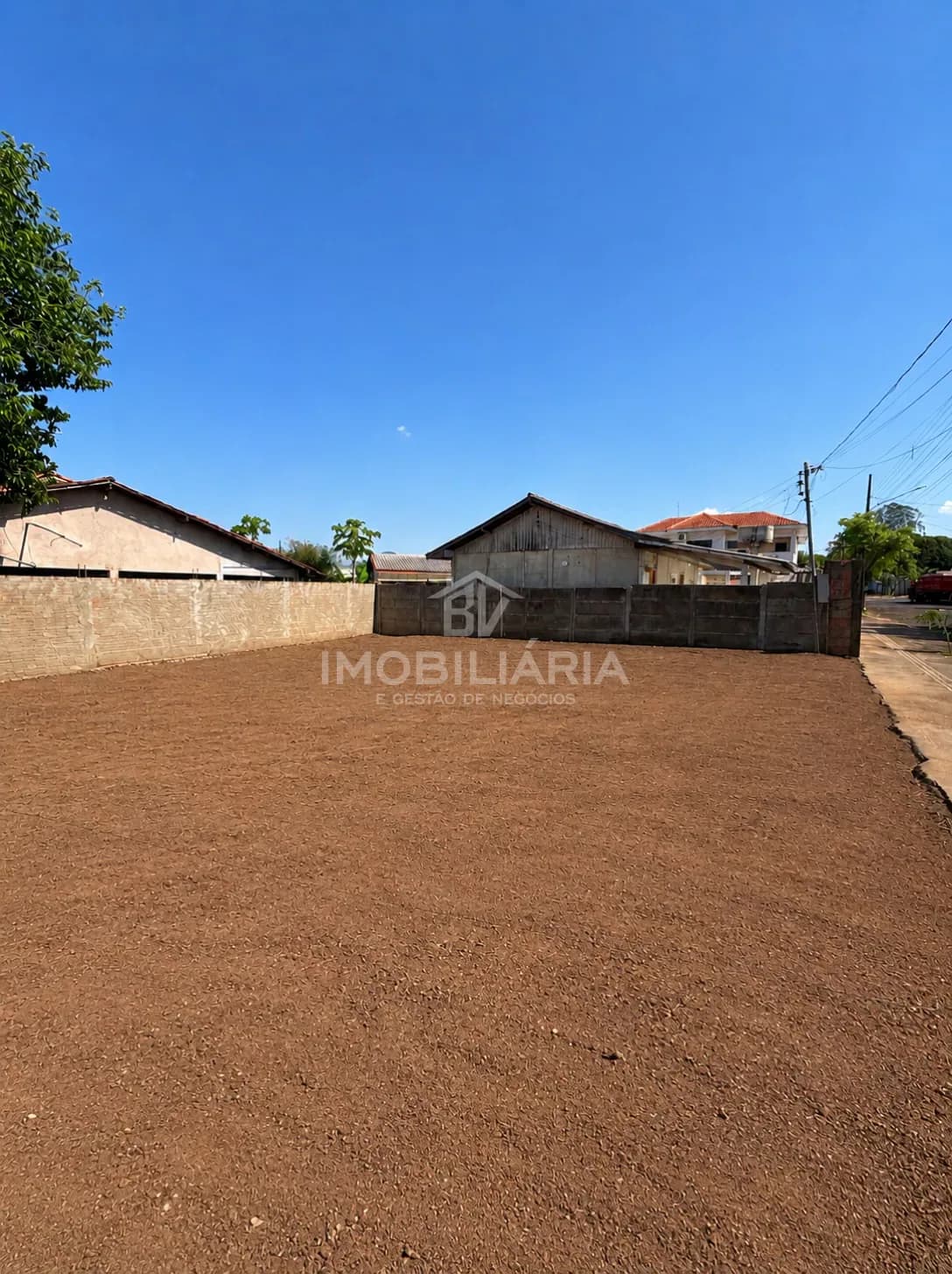 Terreno de esquina à venda no Jardim Floriza — vista do terreno de esquina